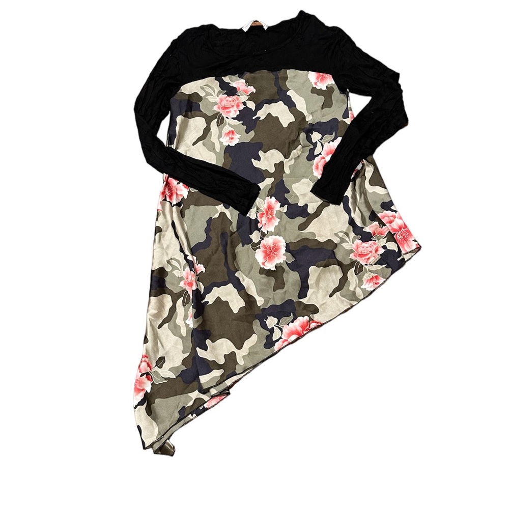 Rinascimento floral and camouflage angular top